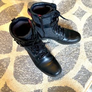 Ugg Kesey Stylish rain boots